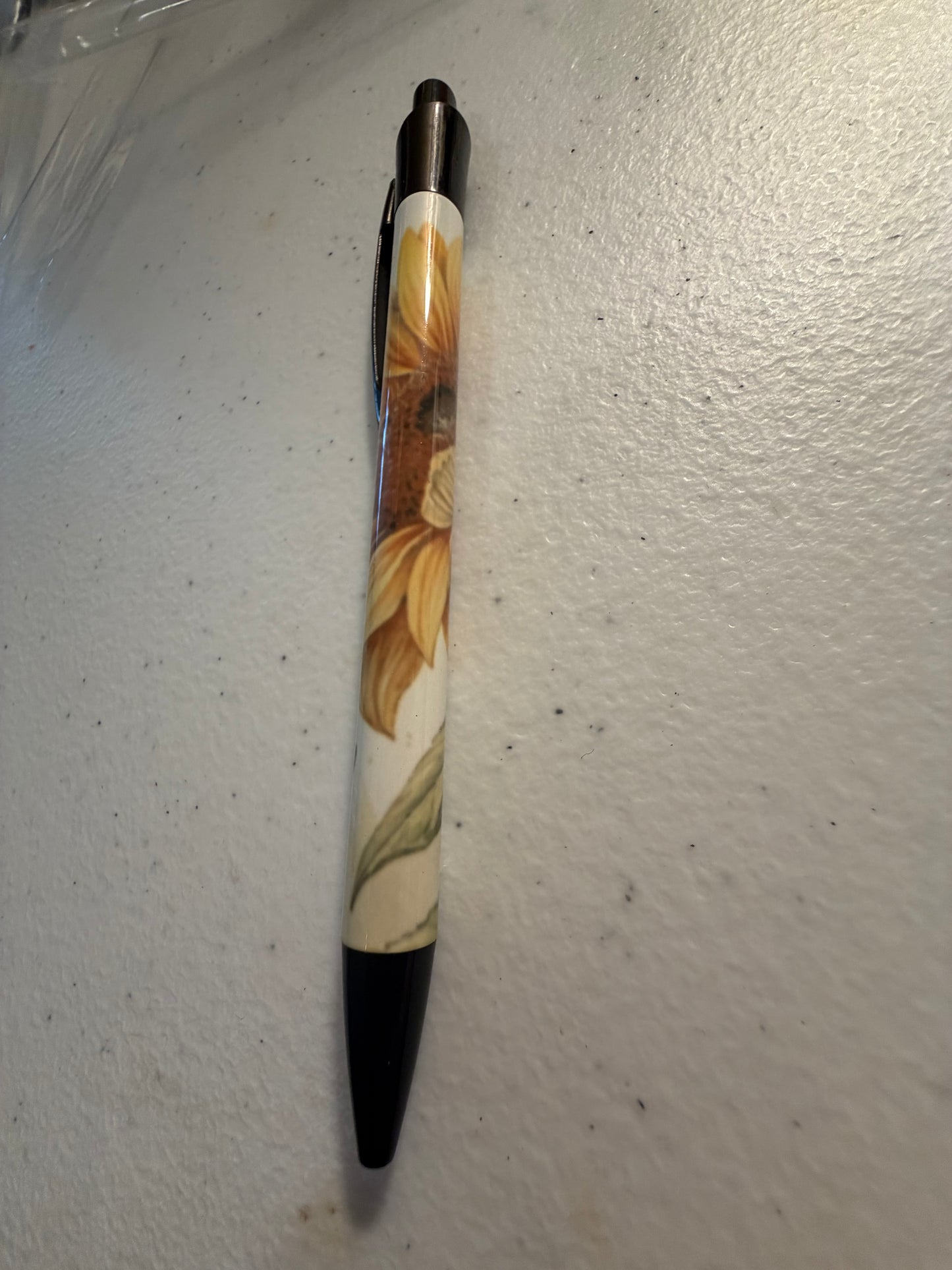 white sunflower pen